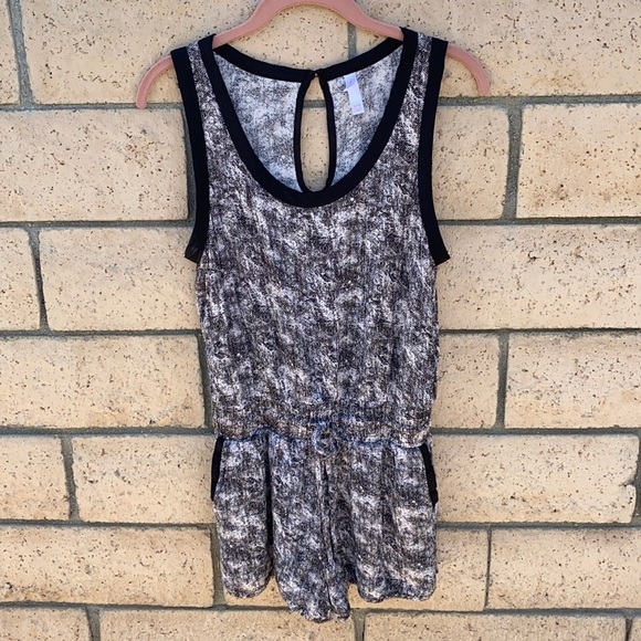 Xhilaration Black & Gray With Side Pockets Romper - Picture 1 of 11